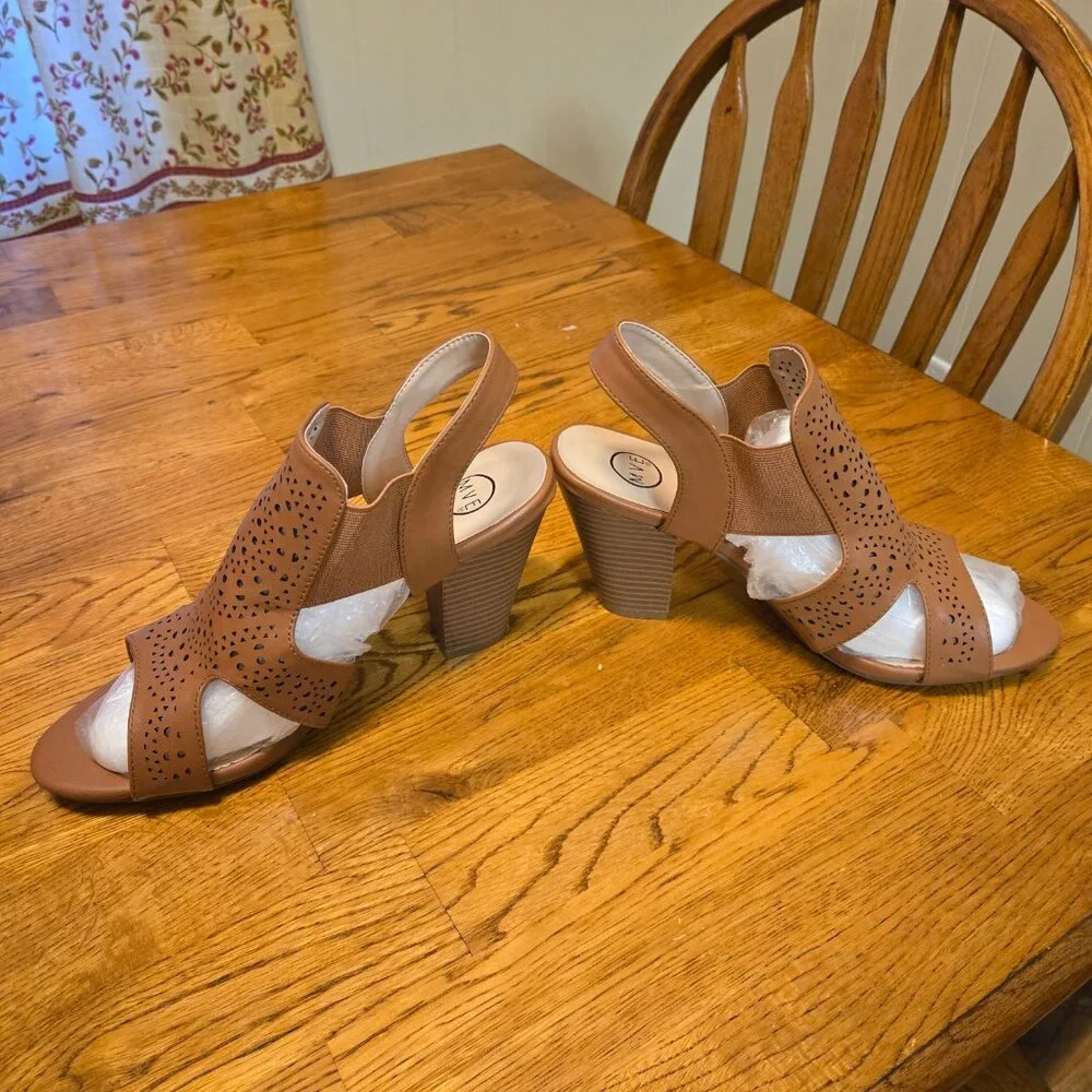 Sandals - Picture 2 of 4